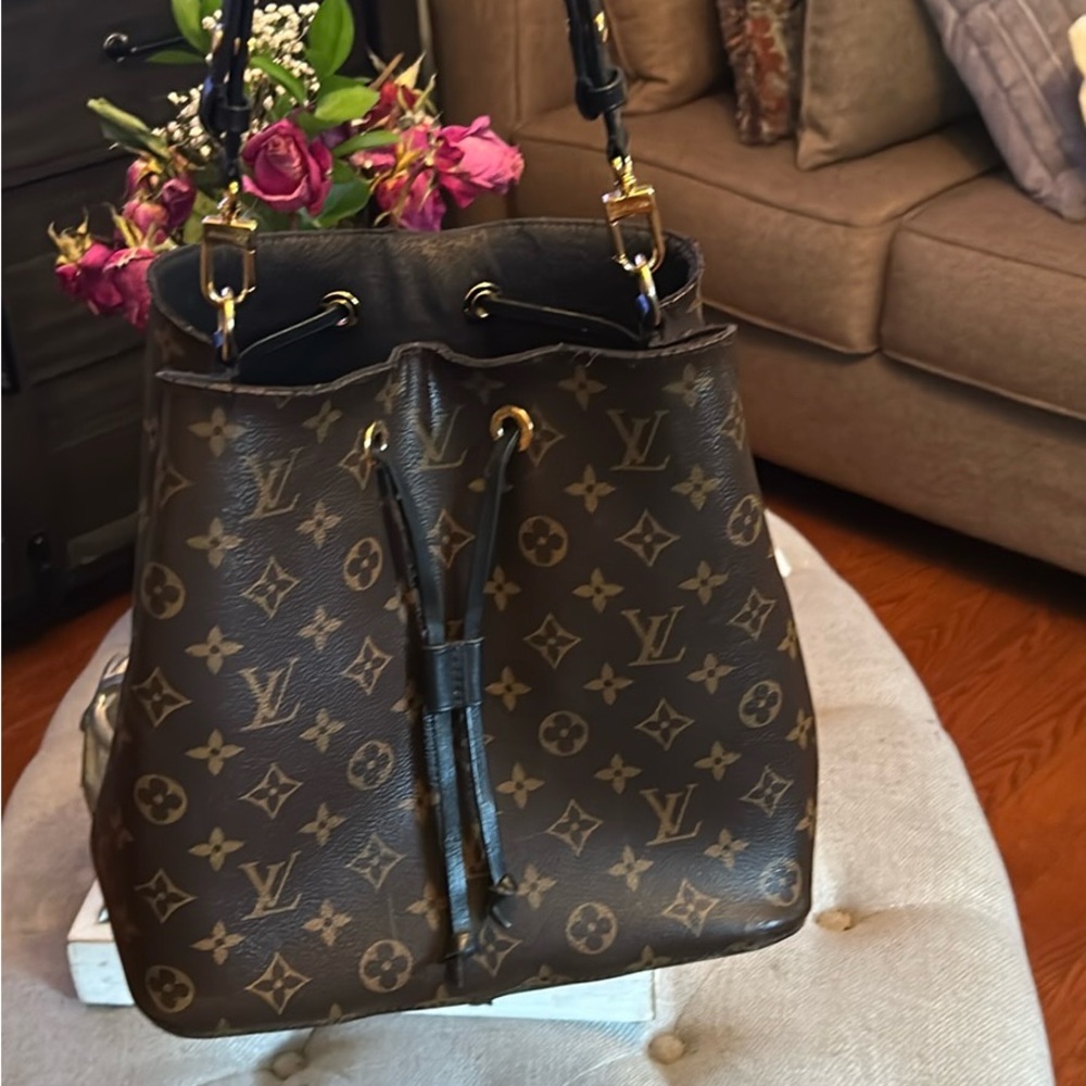 LOUIS VUITTON Monogram Neonoe MM in Black